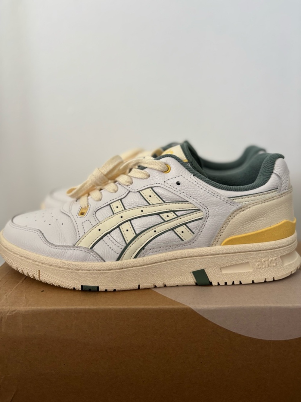 ASICS EX89 Cream & Green Low-Top Sneakers